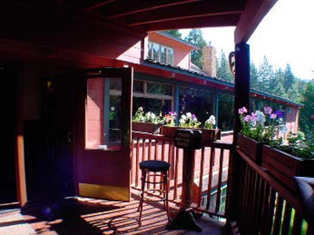 Strawberry Inn Екстериор снимка
